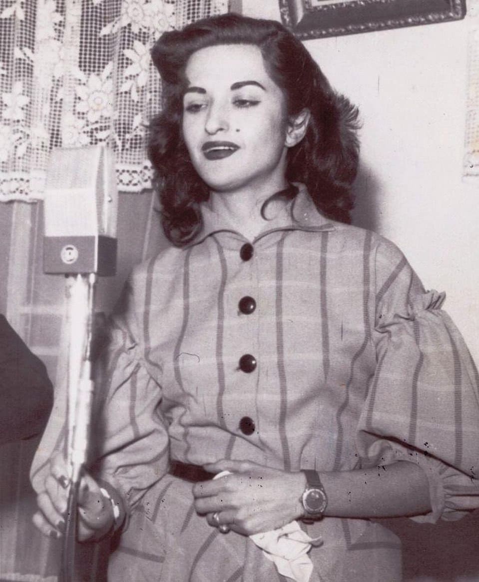 فرح‌دخت عباس خاقانی - پوران (1312-1368)